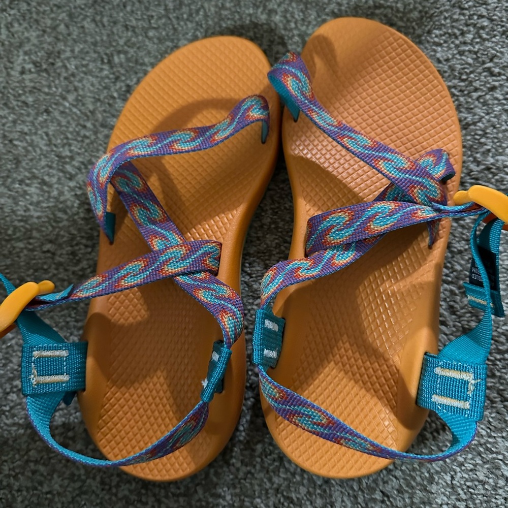 Women’s Chacos Size 8